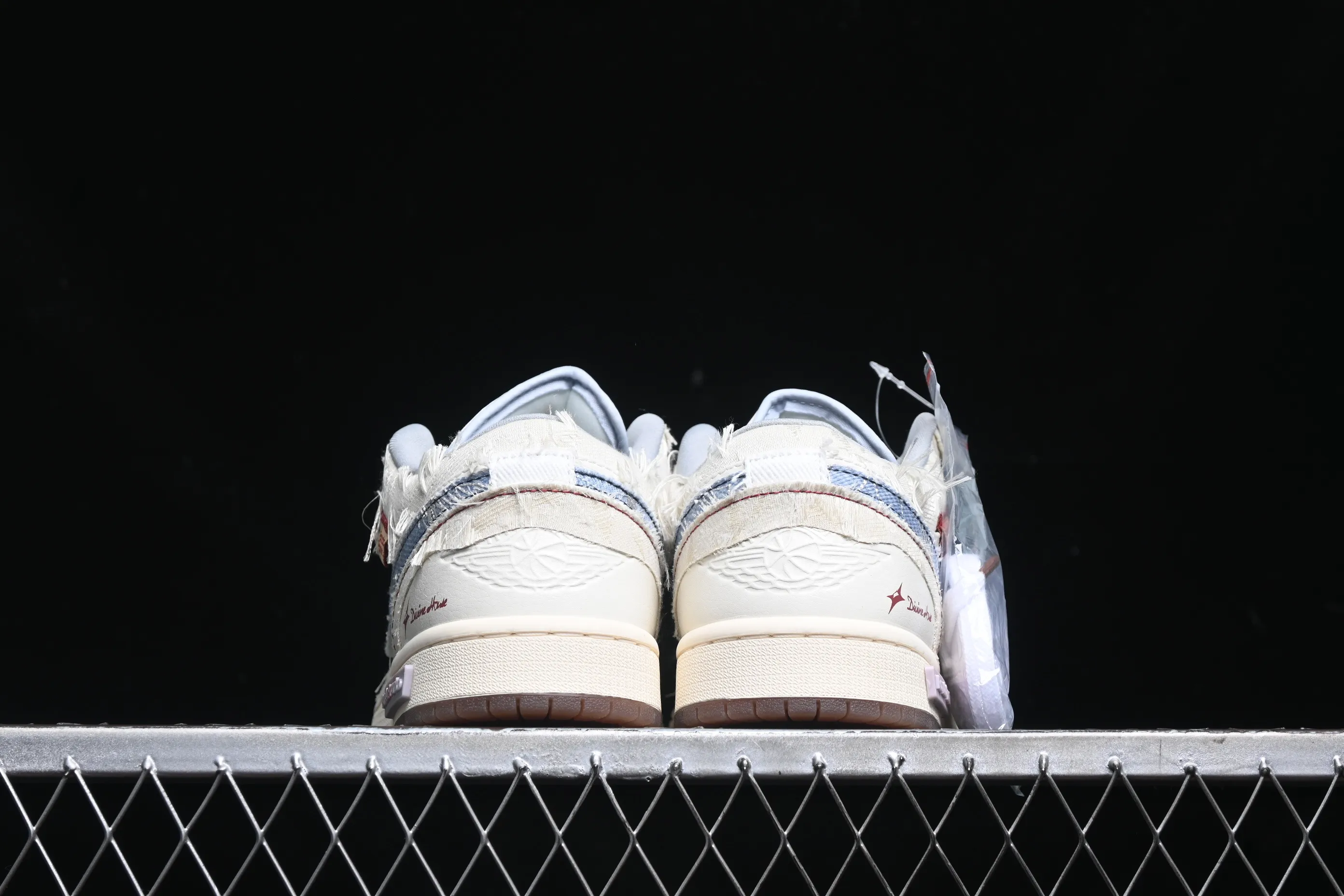 All Categories Air Jordan Jordan Series Basketball Shoes Air Jordan 1 Low Air Jordan 1 Low AJ1 Joe 1 Panda Prank Lead the Dream Lian Lizhi Mi Blue Retro Basketball Shoes FZ5046-041